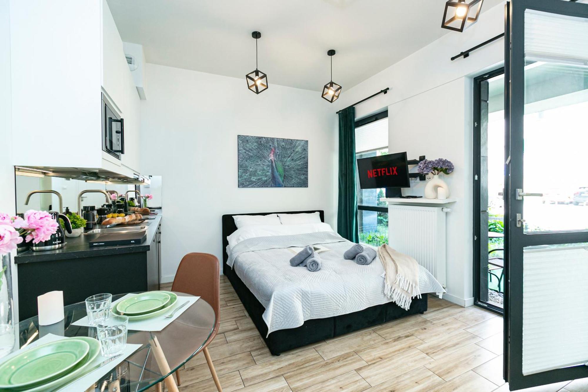Butas Chlodna 22a - Duzy Taras - Large Terrace - Bezplatny Parking - Free Parking - Better Warsaw