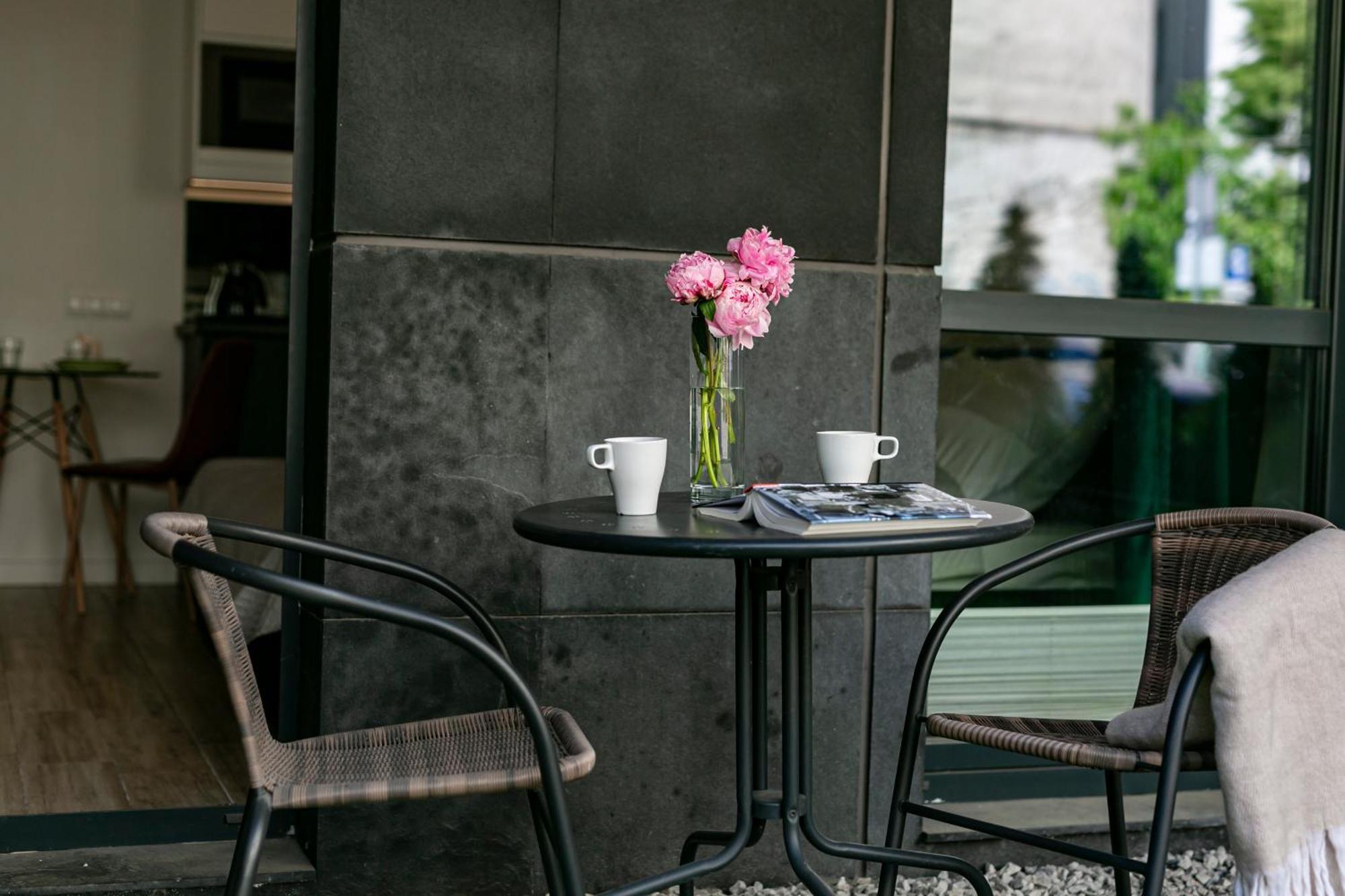 Butas Chlodna 22a - Duzy Taras - Large Terrace - Bezplatny Parking - Free Parking - Better *